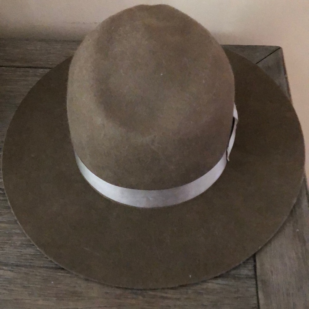 Lack of color hat - Picture 6 of 7